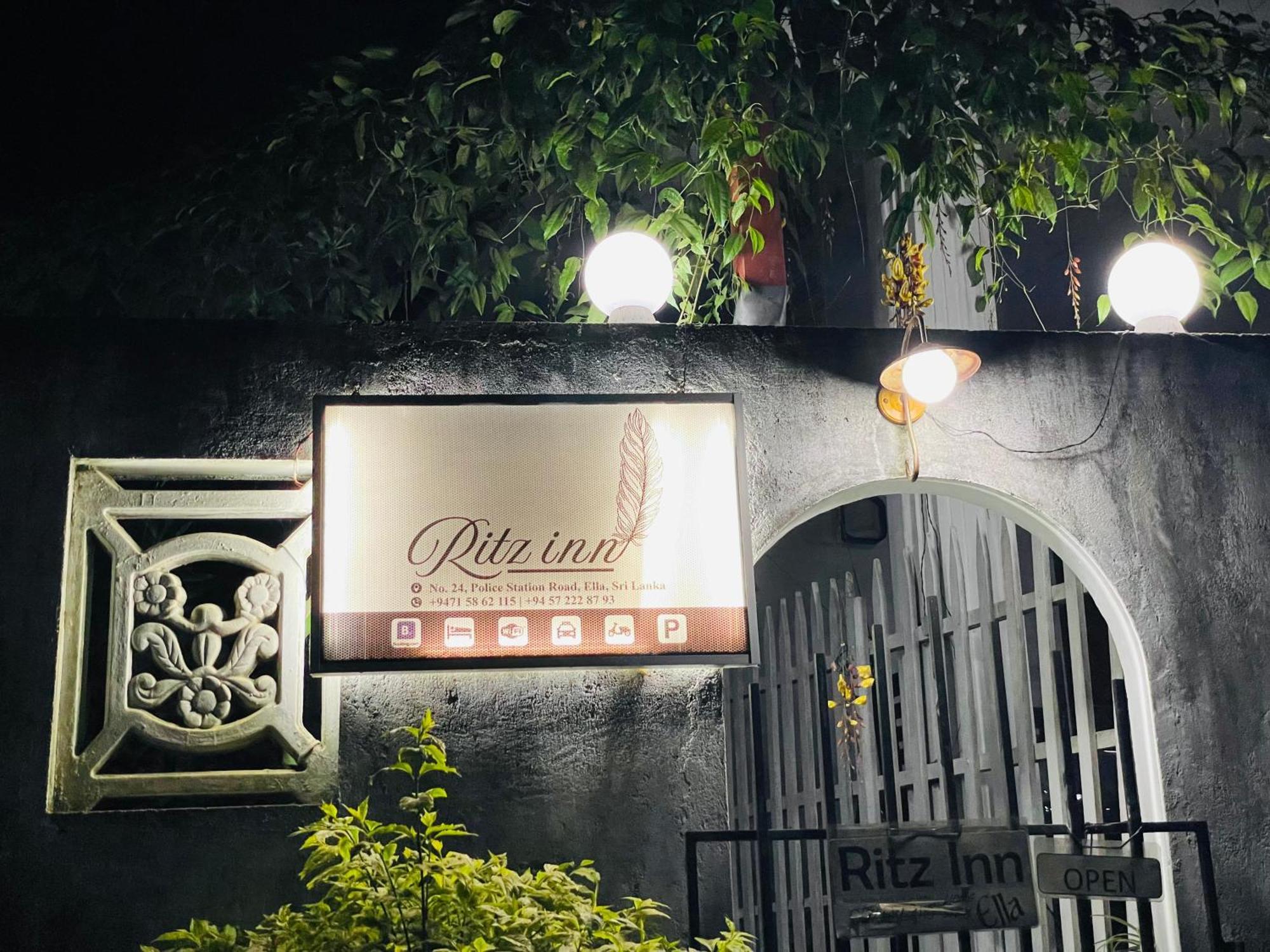 Ritz Inn Ella Esterno foto