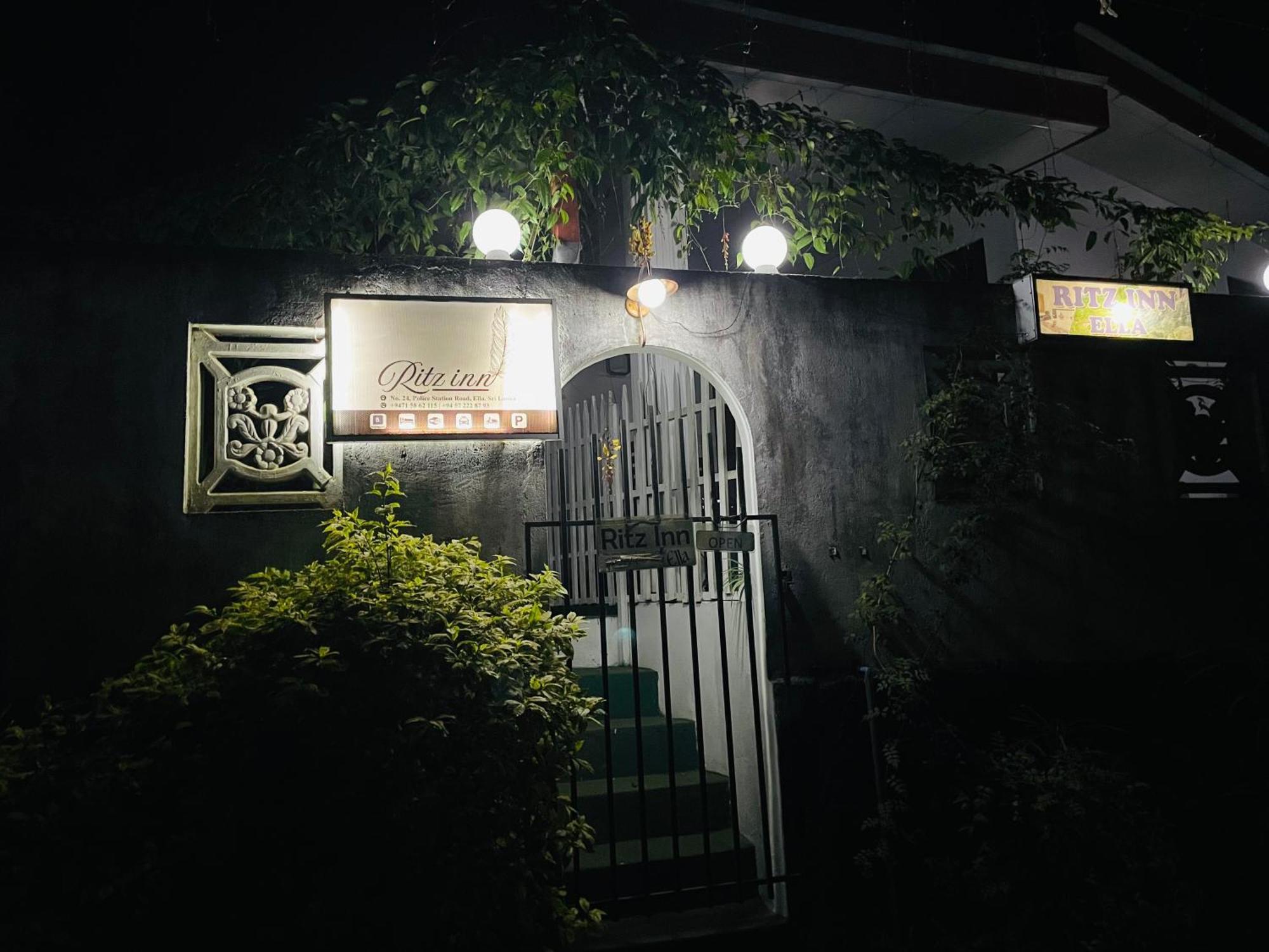 Ritz Inn Ella Esterno foto